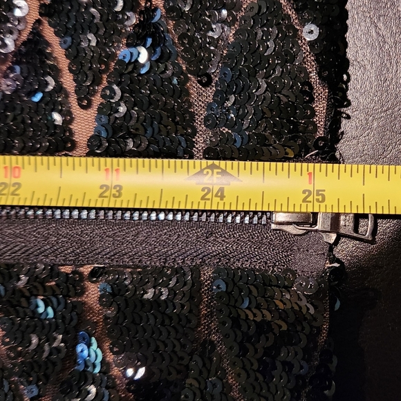 BCBGMaxAzria pencil skirt with sequins - Picture 4 of 9